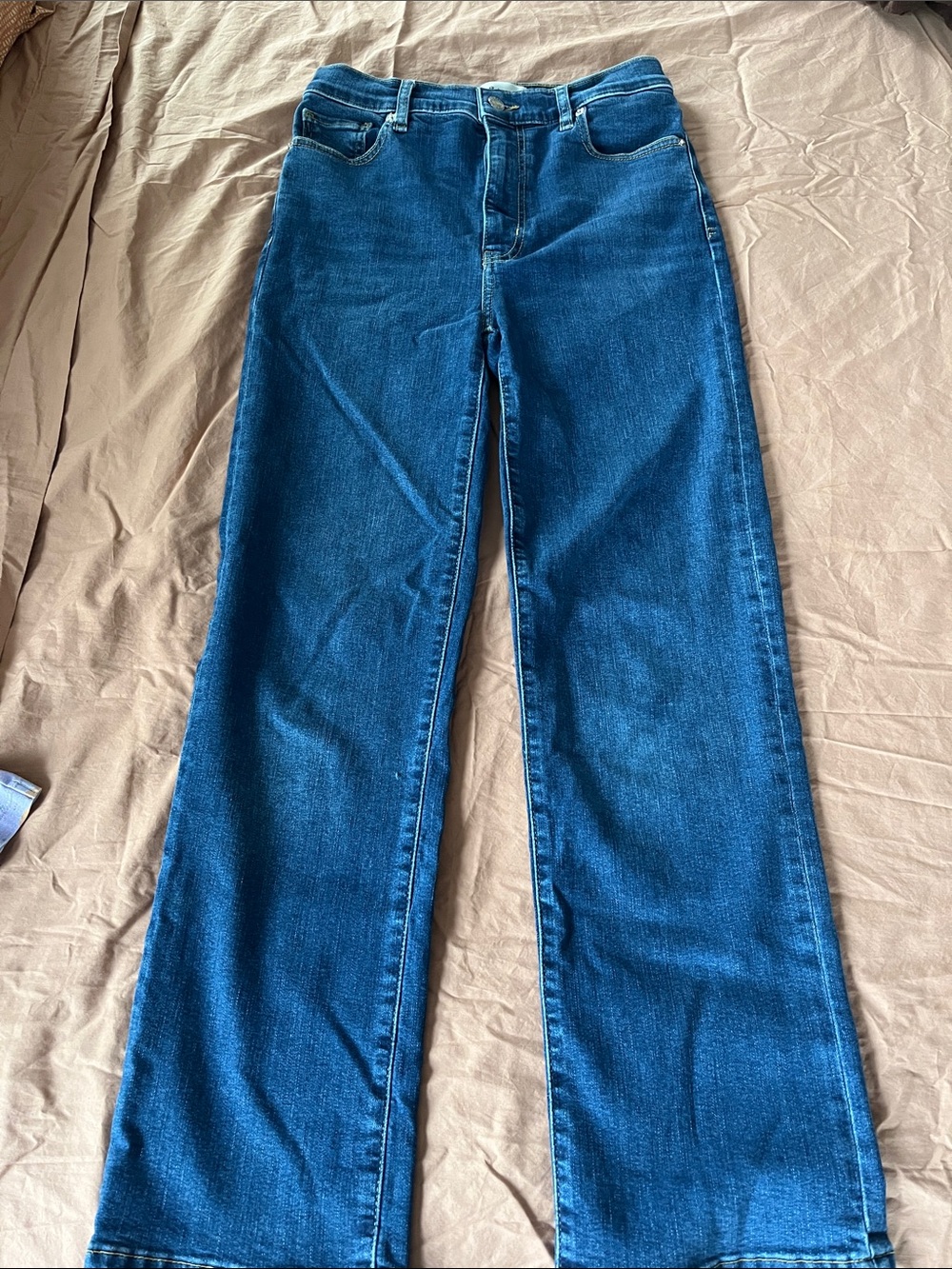 Frame Denim Le Sleek Straight-Leg Jeans in Medium Blue